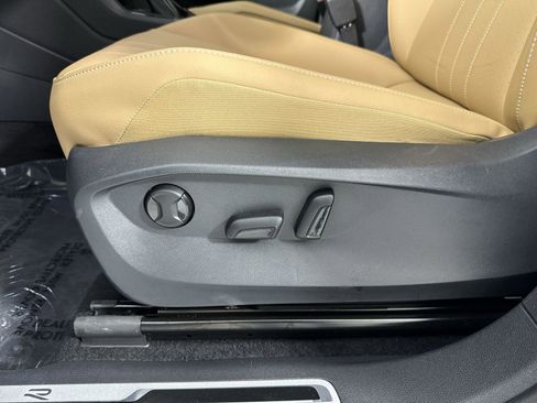 Used 2024 Volkswagen Tiguan SE R-Line image 23