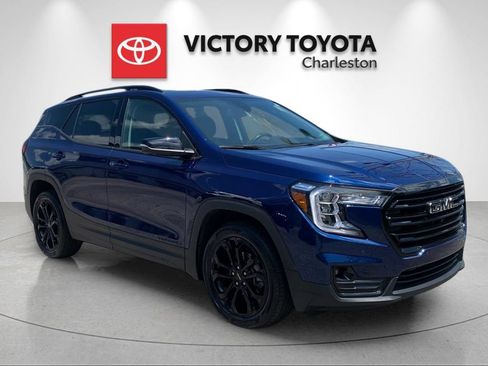 Used 2022 GMC Terrain SLT w/ Infotainment Package II AWD/4WD image 5