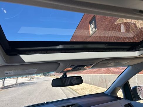 Used 2014 Toyota Sienna SE image 12