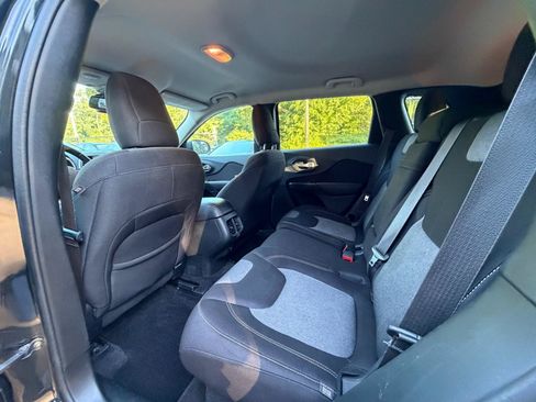 Used 2014 Jeep Cherokee Latitude w/ Comfort/Convenience Group FWD image 26