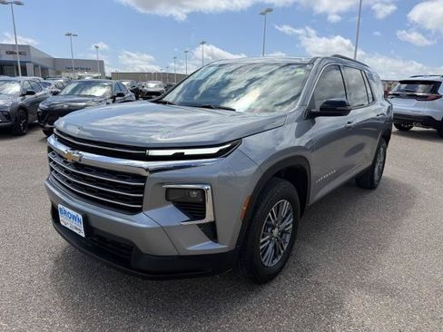 Used 2026 Chevrolet Traverse LT FWD image 5