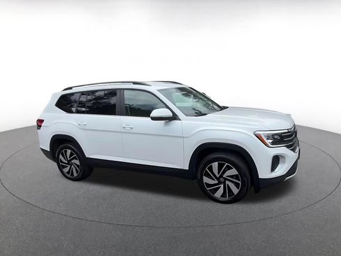 Used 2026 Volkswagen Atlas SE FWD image 2