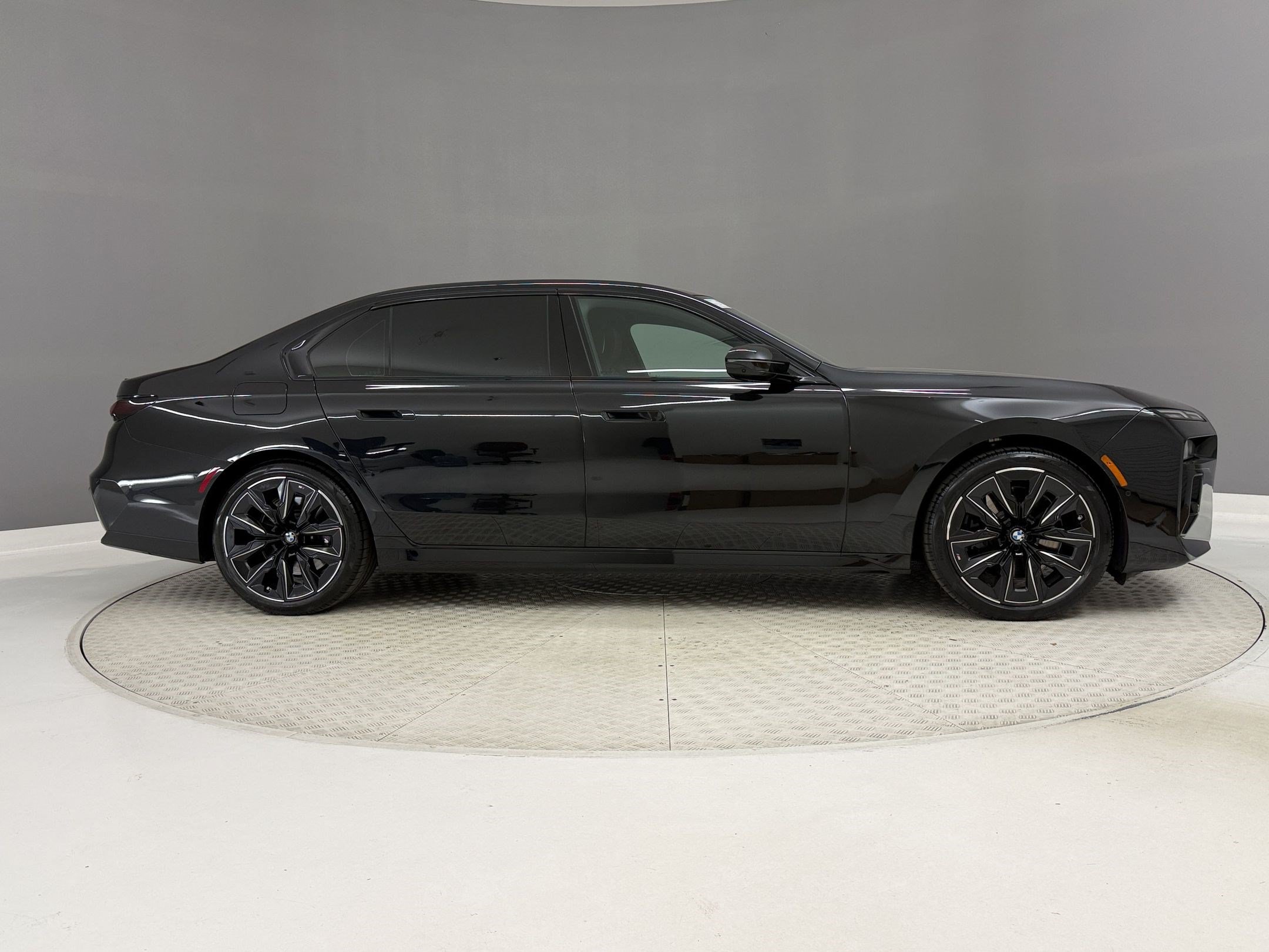Certified 2025 BMW 740i w/ Premium Package RWD image 8