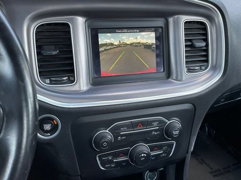Used 2022 Dodge Charger SXT RWD image 18
