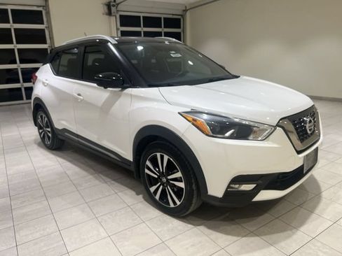 Used 2019 Nissan Kicks SR w/ SR Premium Package FWD image 7