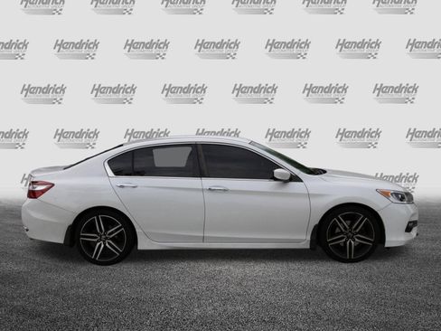 Used 2017 Honda Accord Sport image 10