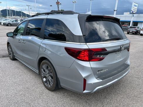 Used 2025 Honda Odyssey Touring image 7