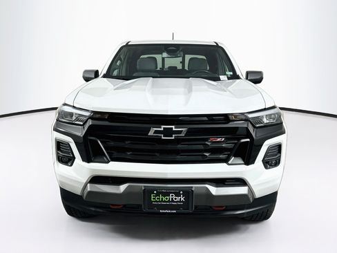 Used 2025 Chevrolet Colorado Z71 AWD/4WD image 2