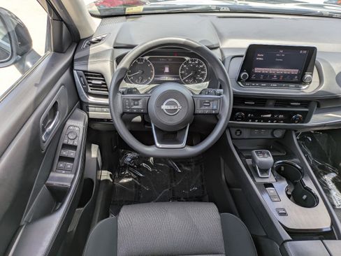Used 2024 Nissan Rogue SV FWD image 16
