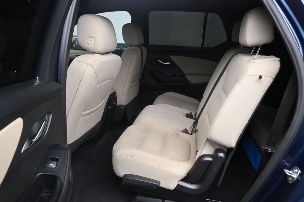 Used 2023 Chevrolet Traverse LS FWD image 14
