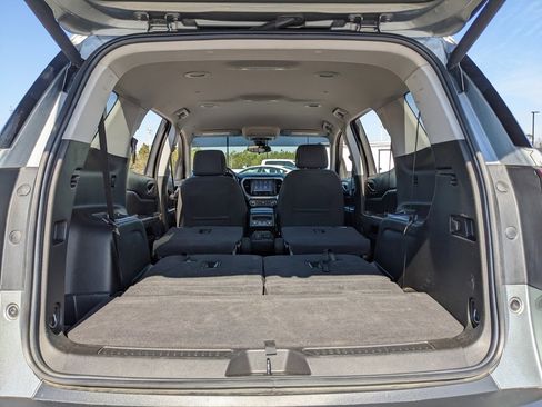 Used 2023 GMC Acadia SLE w/ Driver Convenience Package image 43