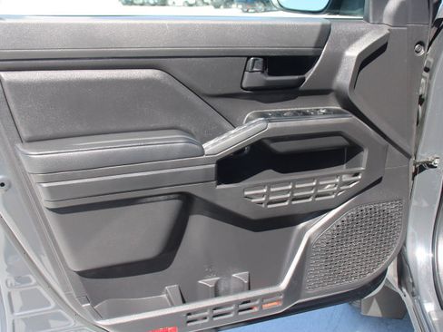 Certified 2024 Toyota Tacoma SR AWD/4WD image 11