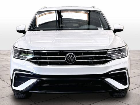 Used 2023 Volkswagen Tiguan SE FWD image 2