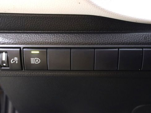 Used 2020 Toyota Corolla SE w/ SE Preferred Package image 10