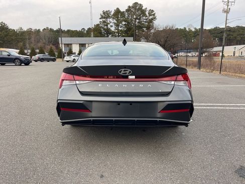 Certified 2025 Hyundai Elantra SEL w/ Cargo Package image 6
