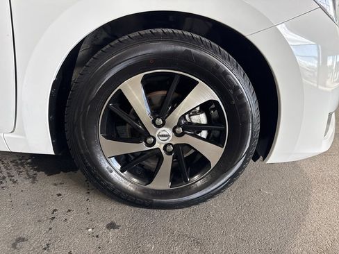 Used 2024 Nissan Versa S FWD image 7