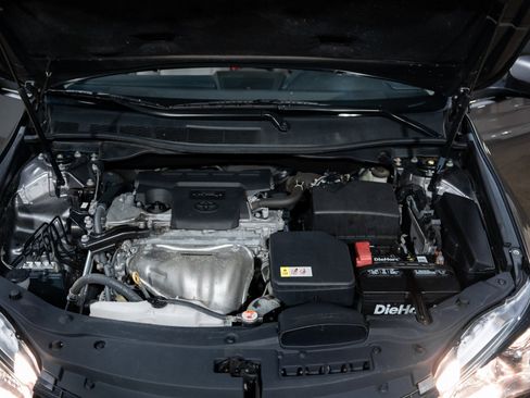 Used 2017 Toyota Camry SE image 19