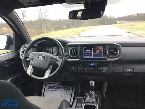 Used 2021 Toyota Tacoma TRD Sport w/ Technology Package image 18