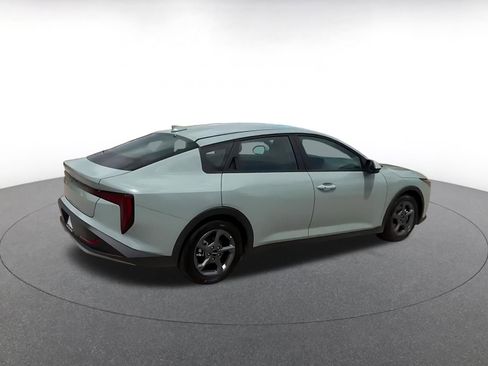 Used 2025 Kia K4 LXS image 15