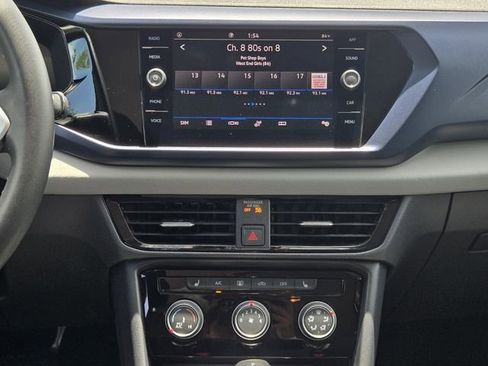 Certified 2023 Volkswagen Taos SE FWD image 17