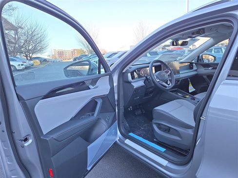 New 2026 Volkswagen Tiguan SE image 11