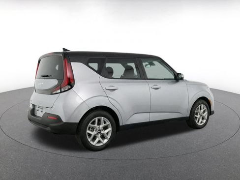 Used 2025 Kia Soul LX w/ LX Technology Package FWD image 7