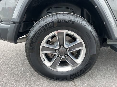 Used 2022 Jeep Wrangler Unlimited Sahara AWD/4WD image 14