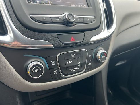 Used 2019 Chevrolet Equinox LS w/ LS Convenience Package image 24