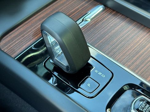 Certified 2023 Volvo XC60 T8 Plus AWD/4WD image 21