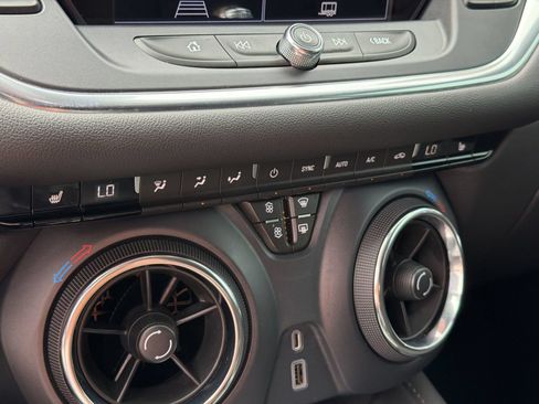 Used 2022 Chevrolet Blazer LT FWD image 29