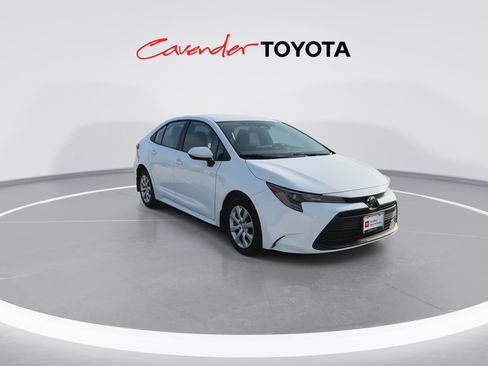Certified 2025 Toyota Corolla LE FWD image 2