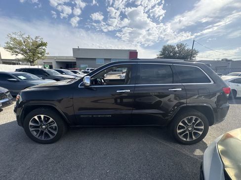 Used 2017 Jeep Grand Cherokee Overland w/ Jeep Active Safety Group AWD/4WD image 3