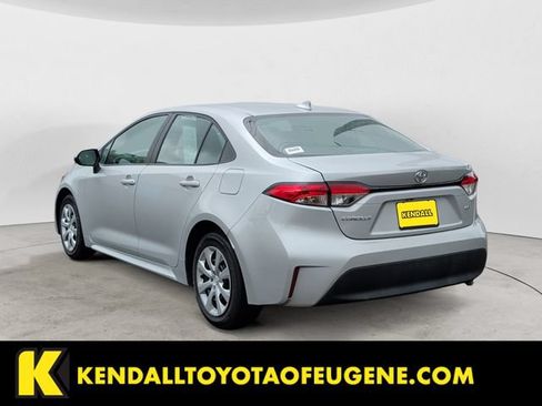 Used 2025 Toyota Corolla LE FWD image 3