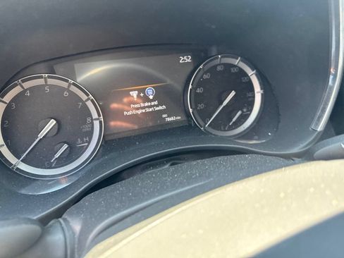 Used 2021 Toyota Highlander Limited FWD image 9