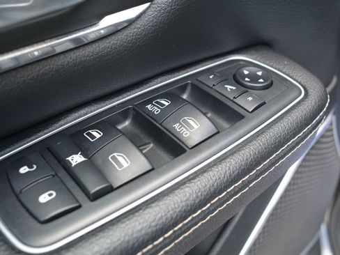 Used 2019 RAM 1500 Laramie w/ Sport Appearance Package AWD/4WD image 8
