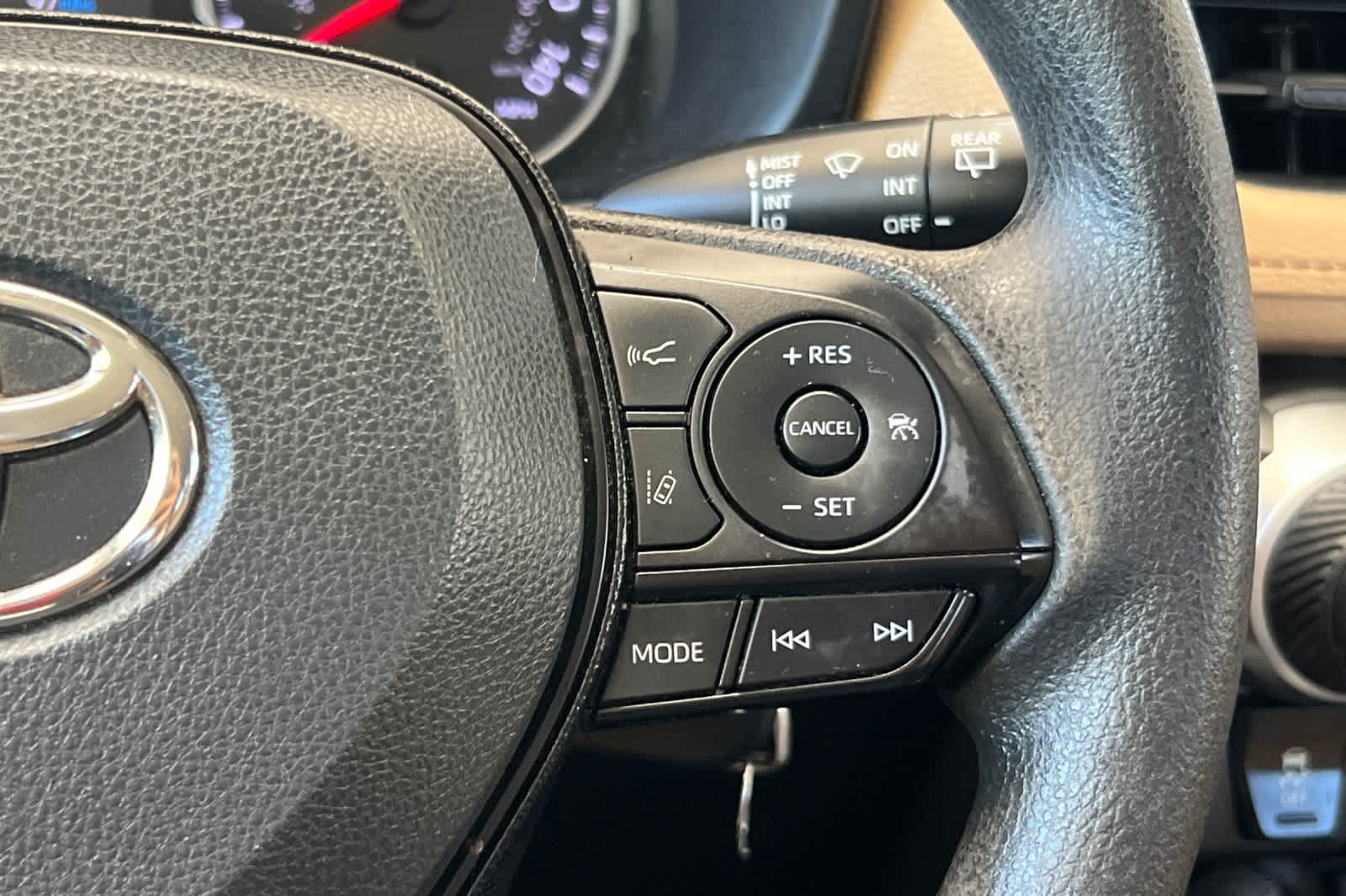 Used 2021 Toyota RAV4 LE FWD image 25