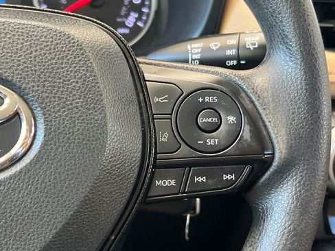 Used 2021 Toyota RAV4 LE FWD image 25