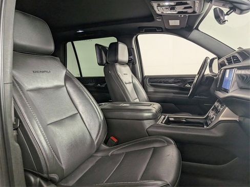 Used 2021 GMC Yukon Denali w/ Denali Premium Package image 23