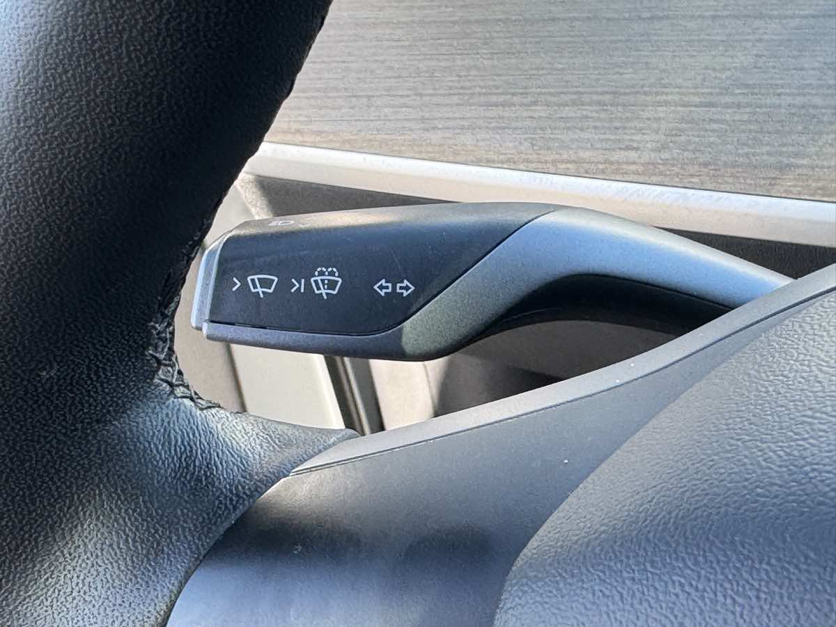 Used 2021 Tesla Model Y Long Range AWD/4WD image 32