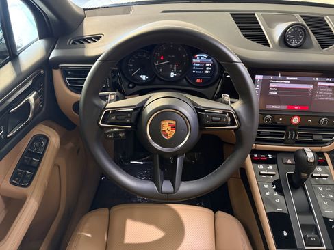 Certified 2026 Porsche Macan AWD/4WD image 36