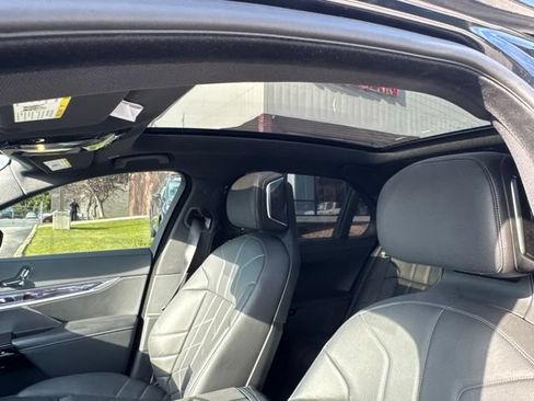 Used 2025 BMW 740i xDrive AWD/4WD image 93