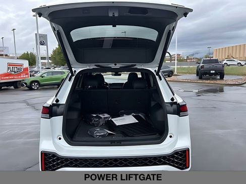 New 2026 Volkswagen Tiguan SE R-Line AWD/4WD image 15