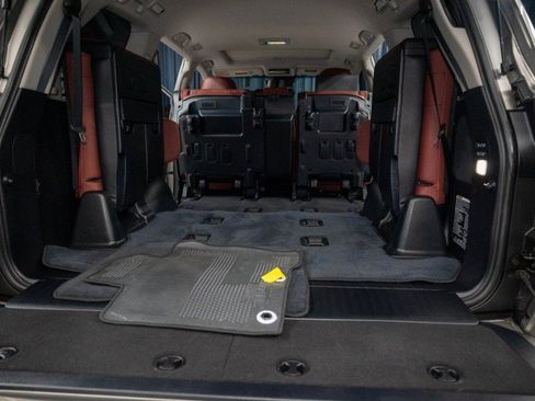 Used 2019 Lexus LX 570 4WD w/ Luxury Package image 35