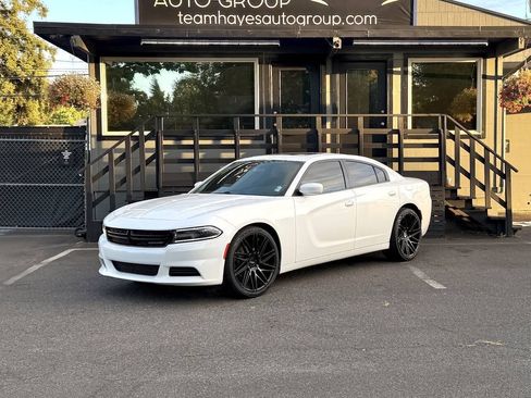 Used 2020 Dodge Charger SXT w/ Leather Interior Group RWD image 2