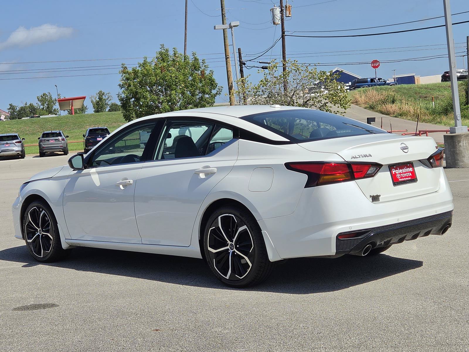 Used 2025 Nissan Altima 2.5 SR FWD image 6