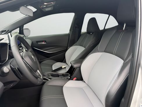 Used 2025 Toyota Corolla XSE FWD image 17