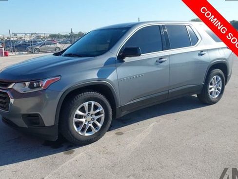 Used 2020 Chevrolet Traverse LS image 2