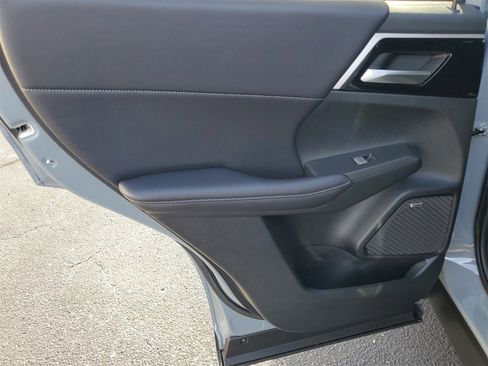 New 2025 Mitsubishi Outlander SE image 22