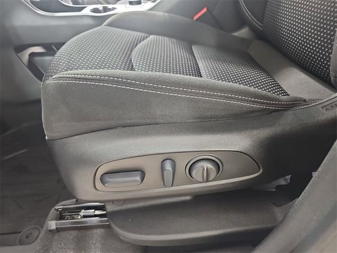 Used 2022 GMC Terrain SLE w/ Driver Convenience Package image 34