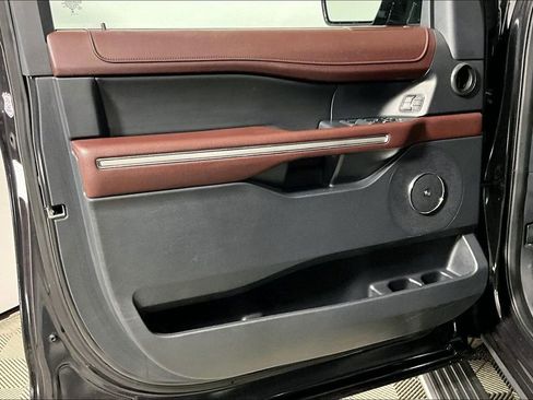 Certified 2024 Ford Expedition Limited image 18
